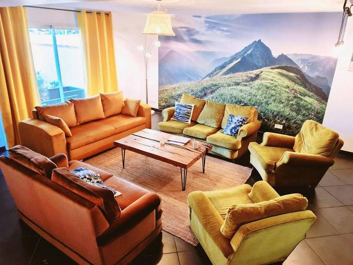 Location de vacances pour 12 personnes, avec jardin ainsi que vue et piscine, animaux acceptés à Peyrole - 2