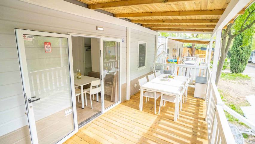 Campingvogn for 6 personer, med have - 1