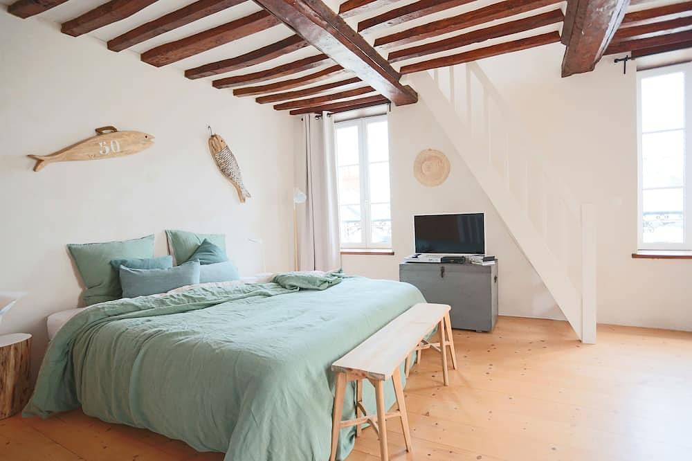 Nomade Fish: Fisherman's house 50 m from the sea in Port-en-Bessin-Huppain, Bayeux region