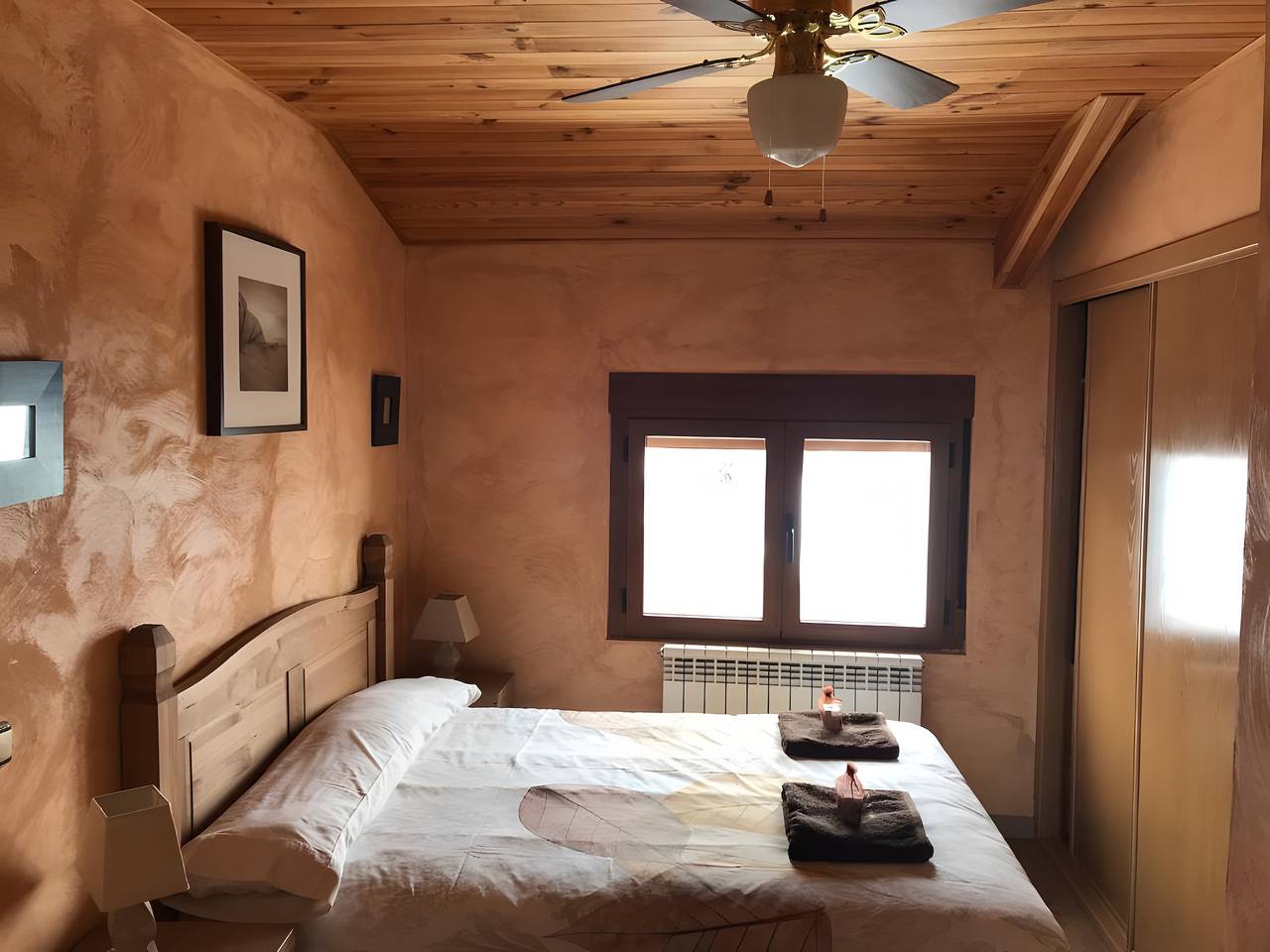 Casa Rural 'Sanz' con Vistas a la Montaña, Piscina Compartida y Wi-Fi in Castro de Fuentidueña, Provincia de Segovia