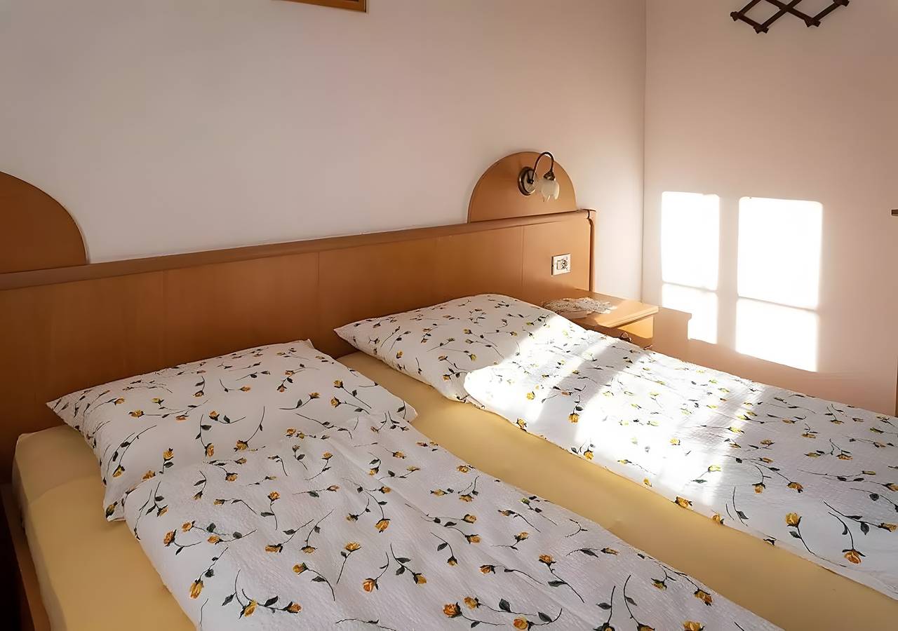 Ganze Wohnung, Apartment „Lechnerhof Appartement Arnika“ mit Bergblick, Gemeinschaftsterrasse & Wlan in Schenna, Passeiertal