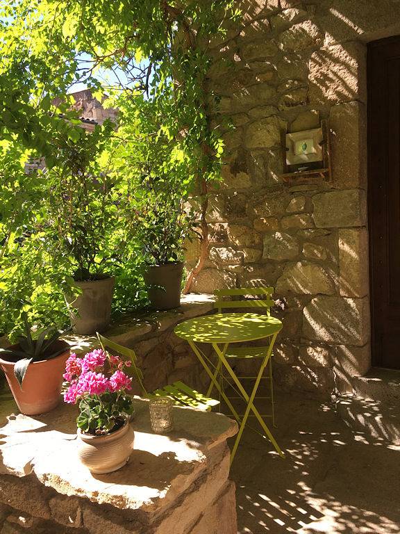 La Charmeraie, Montpeyroux - La Charmeraie in Montpeyroux (Puy-de-Dôme), Centraal Massief