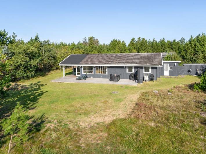 Feriehus for 6 personer, med terrasse i Jerup