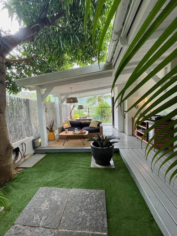 Gîte pour 4 personnes, avec jardin et vue ainsi que piscine et terrasse à La Saline les Bains - 4