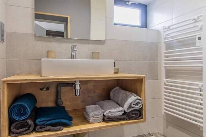 Location de vacances pour 8 personnes, avec jardin dans Montret - 4