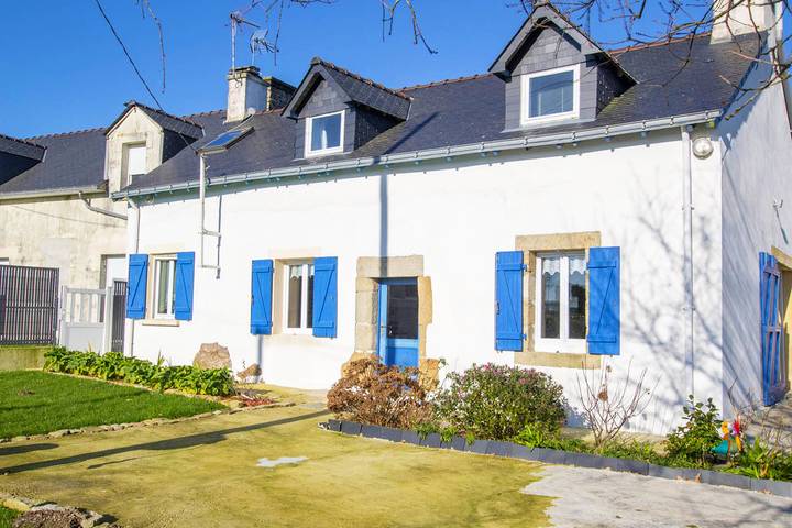 Gîte pour 4 personnes, avec jardin à Roudouallec