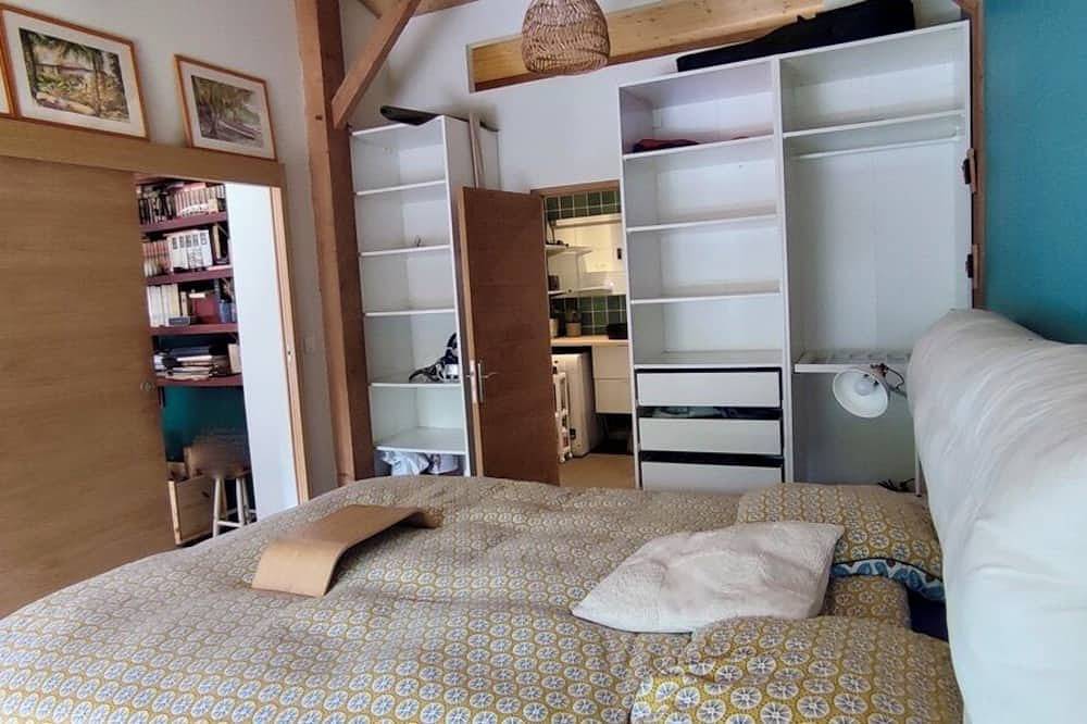 Large renovated wooden house at the foot of the lake, Marina in Lac de Lacanau, Lacanau