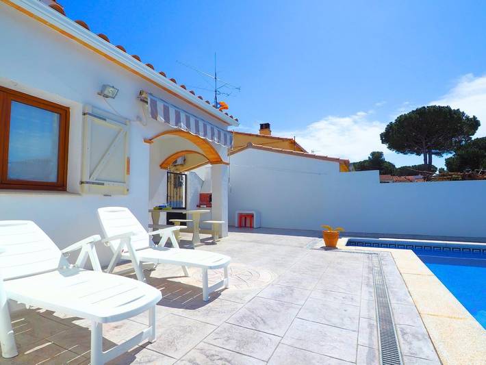 Casa rural para 7 personas, con jardín además de terraza y vistas en La Escala - 4