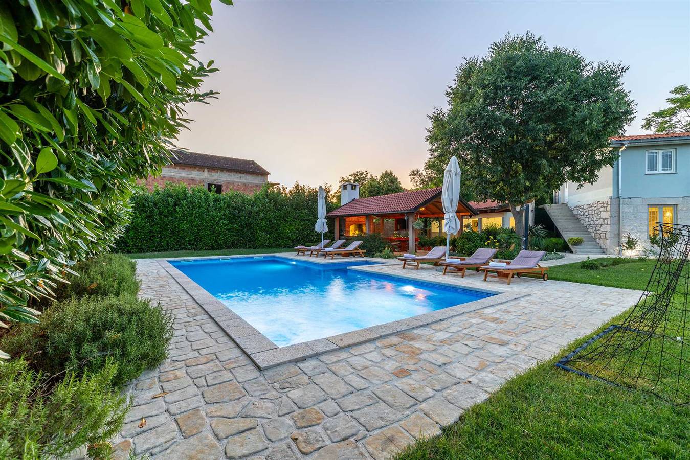 Villa Lavandis mit Whirlpool und 50 m² großem Pool in Imotski, Makarska Riviera