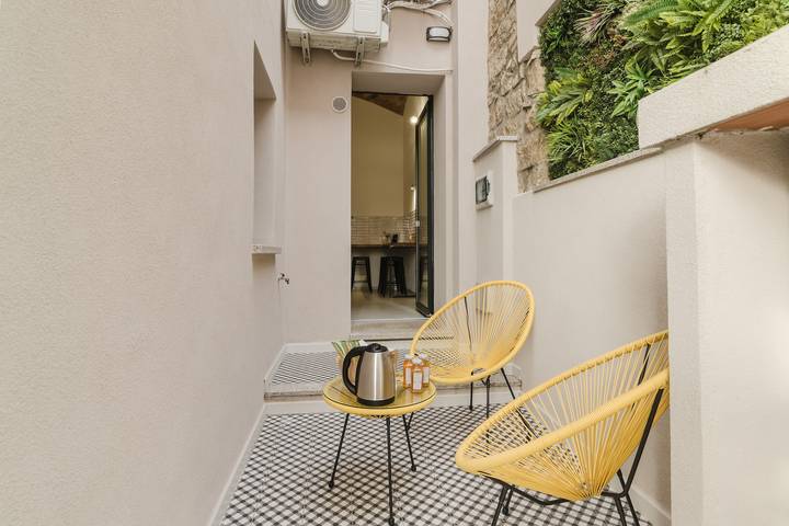 Hel enrumslägenhet, Comfort Triple Room with Private Courtyard and Air Conditioning in Calangianus, Olbia-Tempio