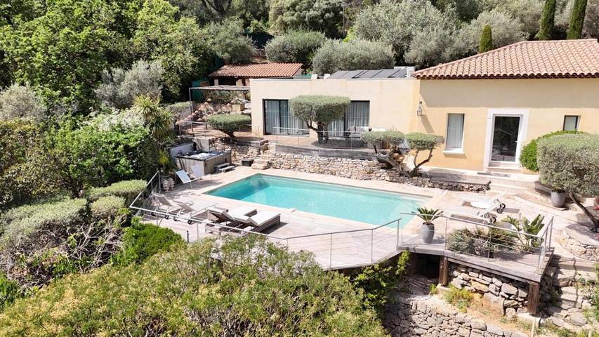 Villa for 6 people, with pool and garden as well as hot tub - 1