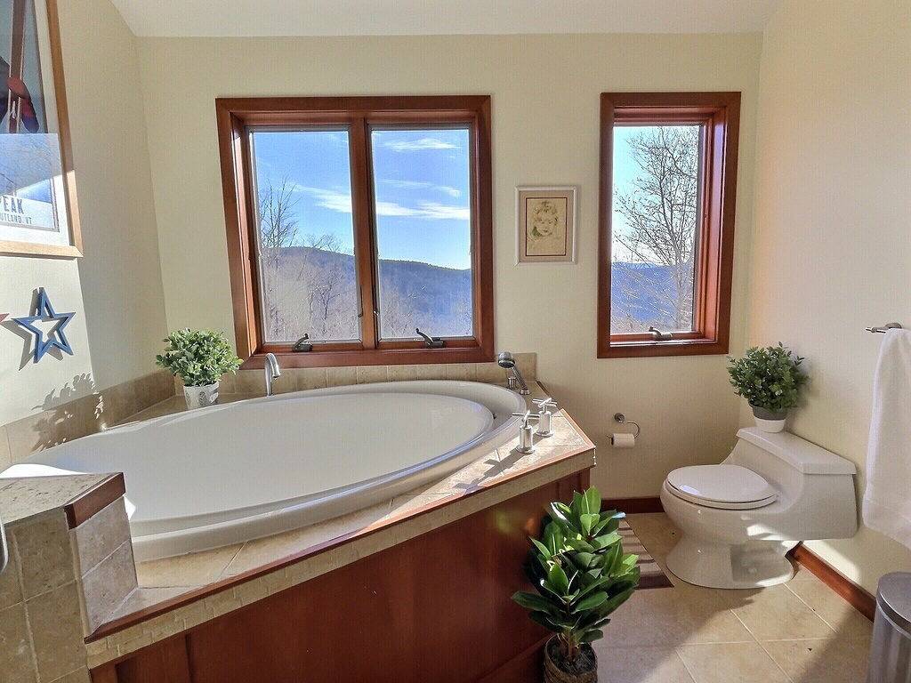 Threebears Hot Tub, Views, Game Room, Gym in Killington, Rutland County