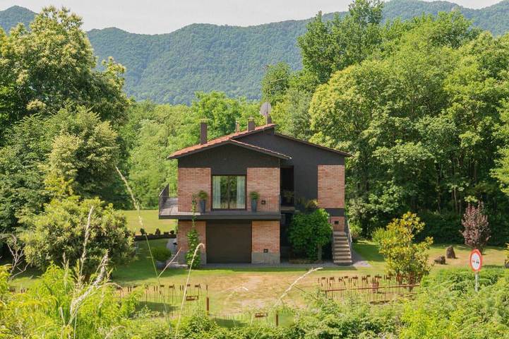 Casa rural para 4 personas, con jardín y balcón en Santa Pau