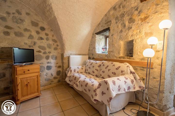 Gîte pour 2 personnes, avec jardin dans le Puy-de-Dôme - 3