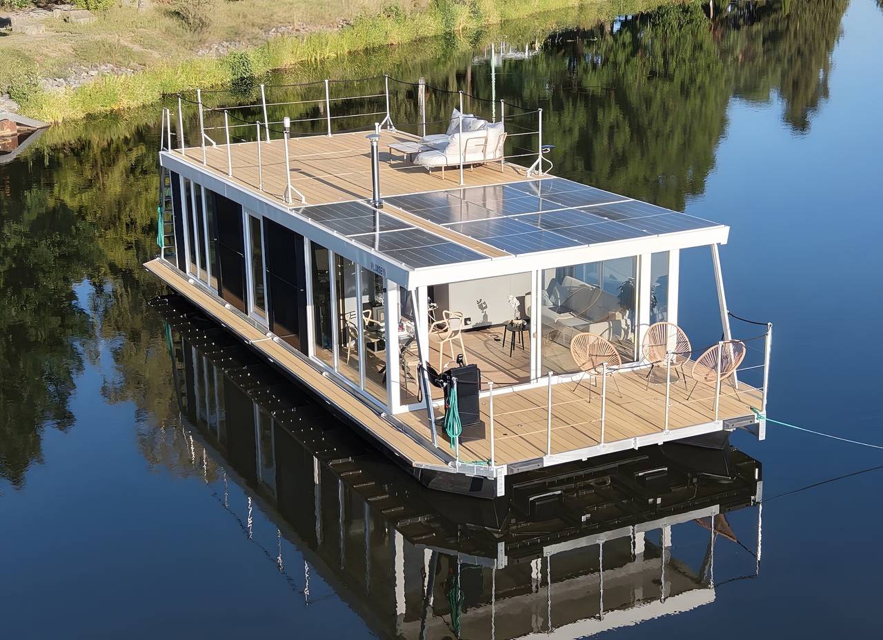 Hausboot 'Luxury Houseboat VillaMar Berlin' mit Sauna, Kamin und Rooftop in Berlin Wilhelmstadt, Berlin