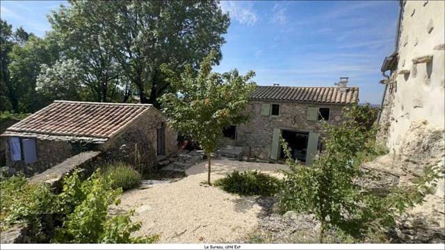 Location de vacances pour 6 personnes, avec vue ainsi que piscine et terrasse à Blandas - 4