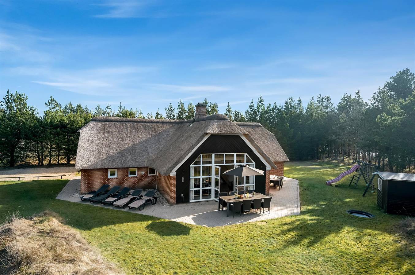 Stunning home in Nørre Nebel w/ Wifi, 4 Bedrooms and Indoor swimming pool in Nørre Nebel, Varde