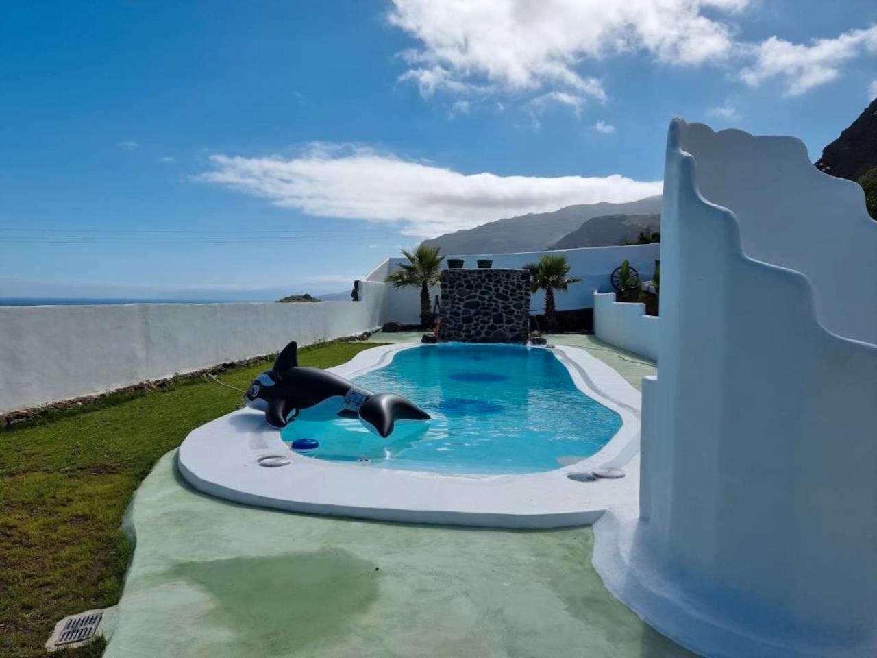 Apartamento entero, Vacaciones 'Mariposas - Sol' con vistas al mar, piscina compartida y Wi-Fi in San Bernardo, Los Silos