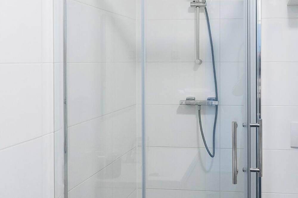 Entire apartment, Freshly updated home featuring a brand-new kitchen perfect for cooking and entertaining. Perfect for couples or friends in Eindhoven, North Brabant