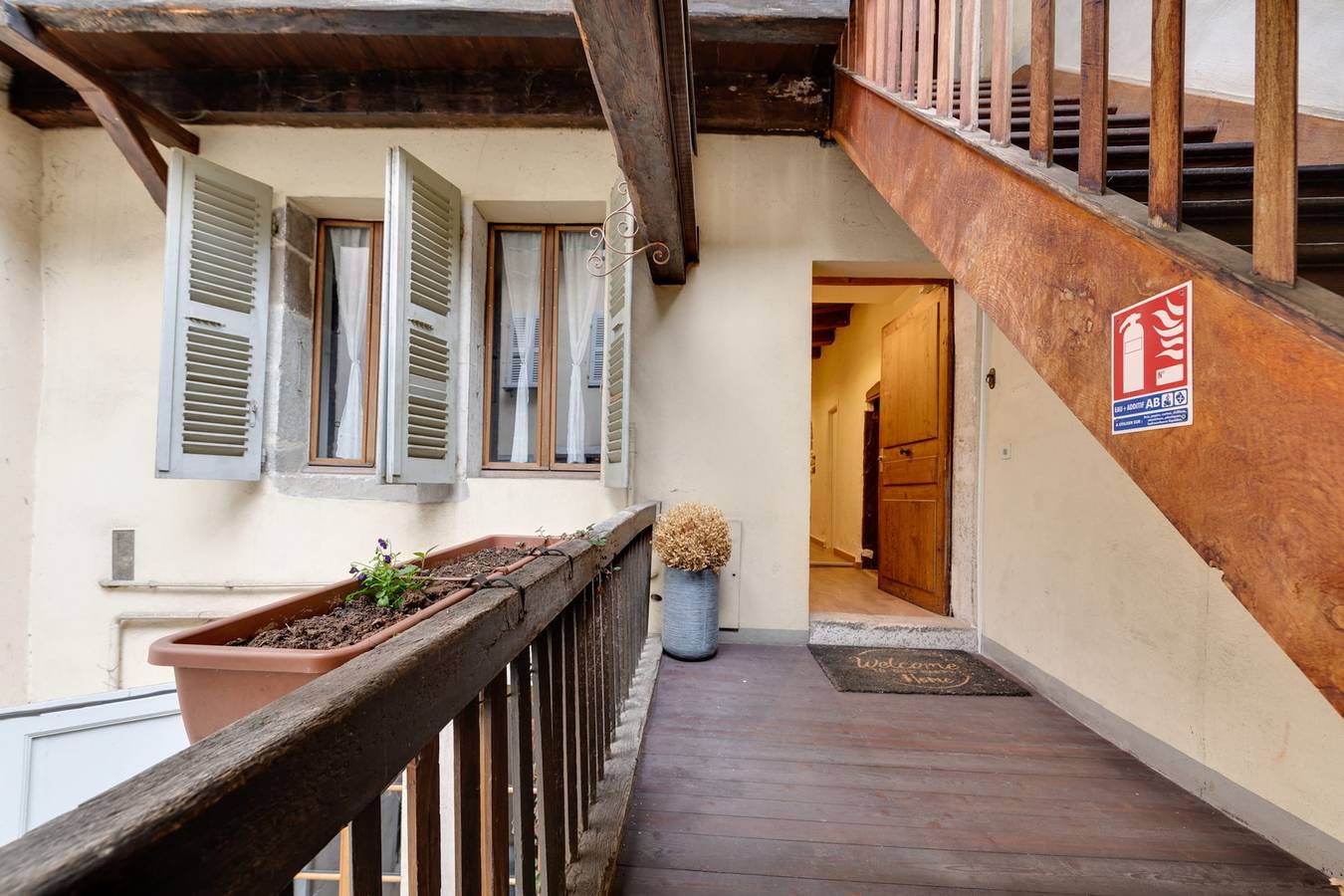 Apartamento vacacional entero, La Cour Filaterie - Suite of 30 sq. m in the ❤️ Annecy 🥐 breakfast included in Annecy, Annecy (commune)