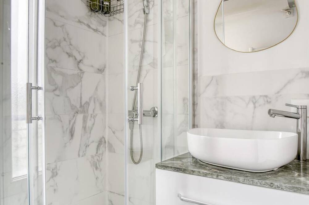 Appartement entier, Lola Homes \" Appartement contemporain et chaleureux \" in Puteaux, Hauts-de-Seine