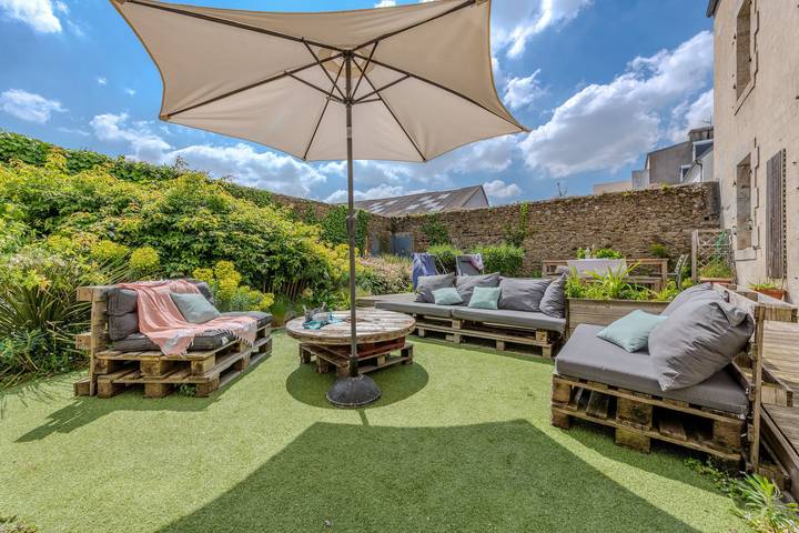 Maison de vacances 'Maison 8 Pers Plein Centre Ville' avec terrasse privée, jardin privé et Wi-Fi in Lesneven, Région de Brest