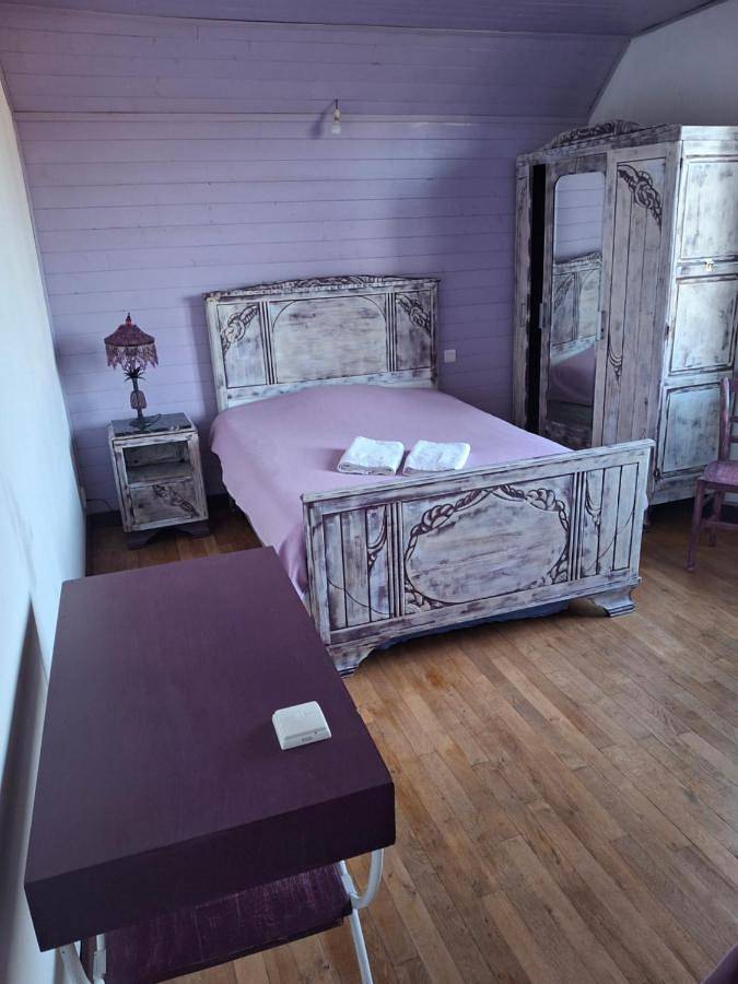 Gîte pour 3 personnes, avec terrasse dans Saint-Laurent-de-la-Plaine