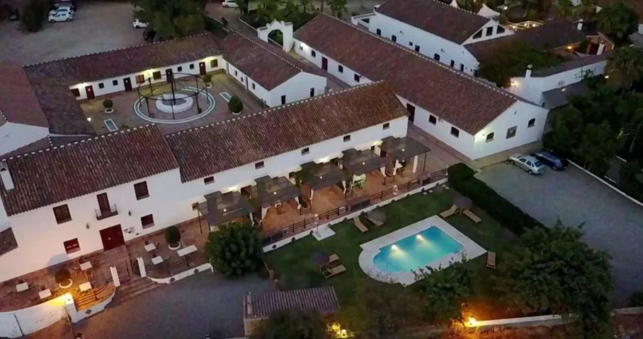 Hotel para 10 personas, con terraza y jardín - 1