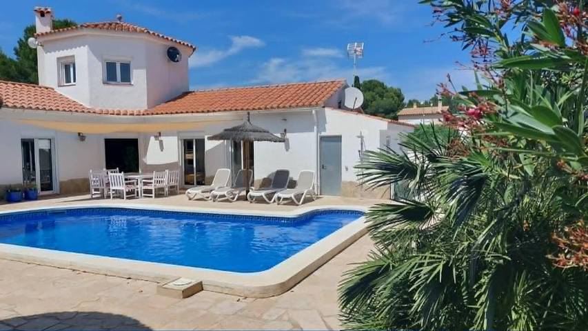 Villa pour 8 personnes, avec piscine ainsi que vue et jardin, adapté aux familles à Calafat - 4