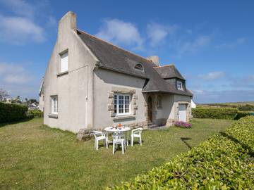 Gîte pour 6 personnes, avec jardin à Cléder