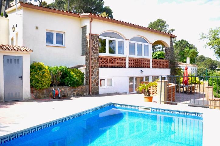 Ferienhaus für 8 Personen, mit Ausblick und Terrasse sowie Garten - 1