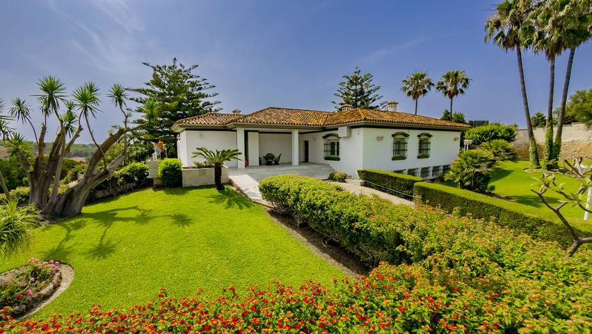 Casa rural para 15 personas, con vistas al mar y terraza además de jardín y vistas al lago en Torremolinos - 4