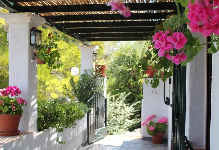 Casa Romántica con vistas a la montaña, piscina y Wi-Fi in Montecorto, Andalucía