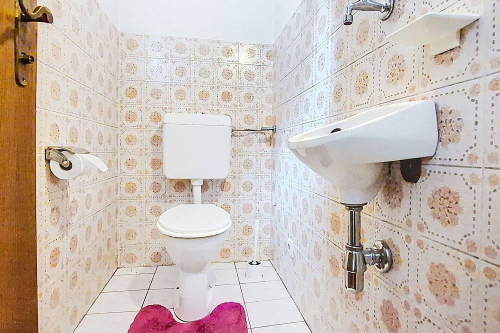 Schönes alleinstehendes Ferienhaus für 5 Leute mit  W-Lan, Tv und Haustiere erlaubt in Zell am See (Stadt), Zell am See