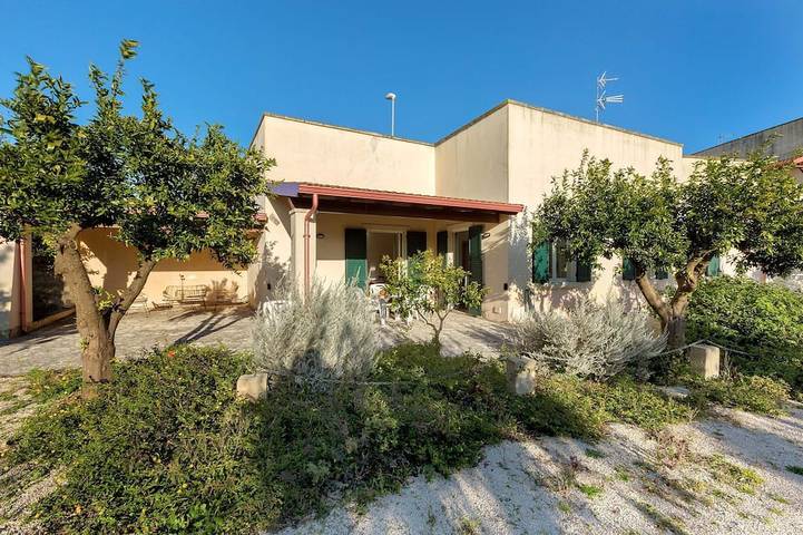 Location de vacances pour 5 personnes, avec jardin à Monteroni di Lecce