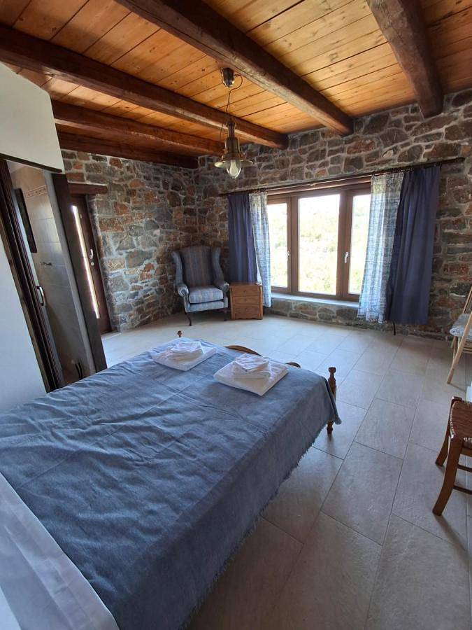 Gîte pour 2 personnes, avec Balcon et Terrasse ainsi que Jardin et Vue