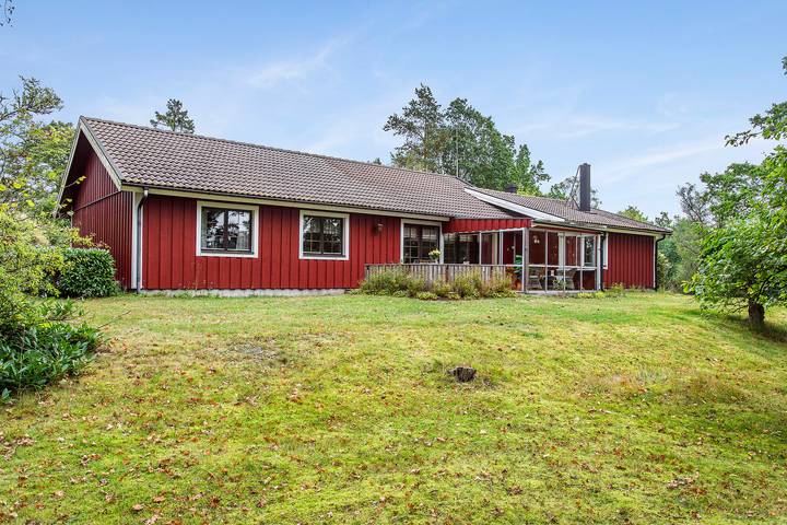Luxus-Ferienhaus für 8 Personen, mit Terrasse und Garten sowie Sauna, mit Haustier in Schweden