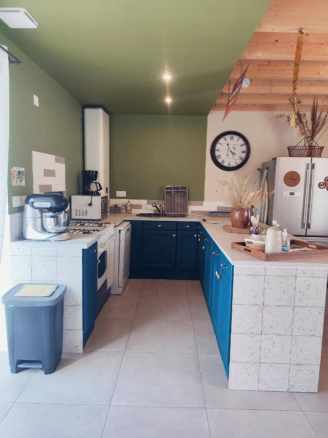 Location de vacances pour 9 personnes, avec vue ainsi que piscine et jardin, adapté aux familles à Plouigneau - 2