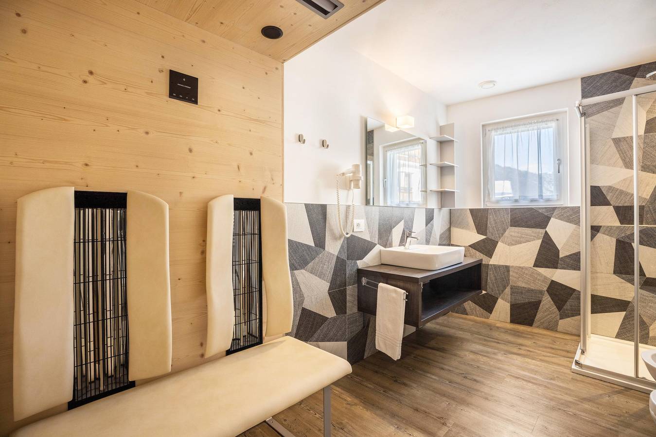 Apartamento entero, Apartamento vacacional "Sis Residenz Bun Sté" con vistas a la montaña, jacuzzi y sauna in San Vigilio di Marebbe, Marebbe