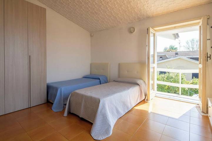 Villa in Piacenza with 4 bedrooms sleeps 8 in Calendasco, Piacenza Province