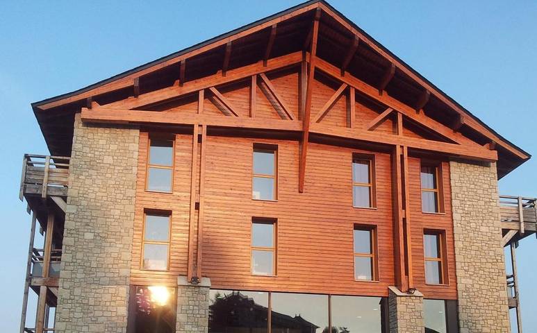 Location de vacances pour 6 personnes, avec piscine ainsi que sauna et terrasse dans Office De Tourisme De Font Romeu - 2