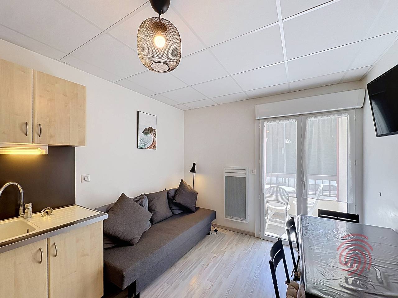 Apartamento entero, Hermoso apartamento F2 con balcón y Wifi, cerca de termales y golf, Lamalou-les-Bains in Lamalou-les-Bains, Region de Béziers