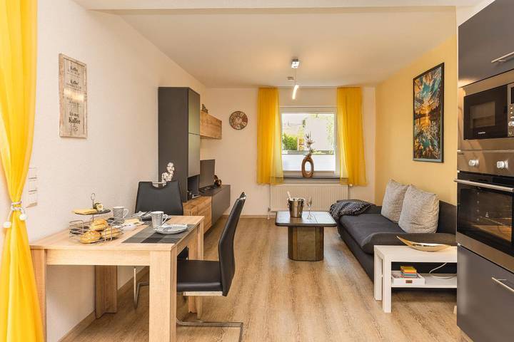 Ganze Wohnung, Ferienwohnung Schwallmann - Ferienwohnung mit eigenem Freisitz und Blick zum Bach in Wilnsdorf, Kreis Siegen-Wittgenstein