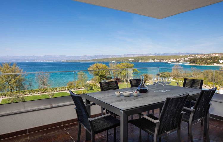 Villa C Malinska – Luxury paradise by the sea with a private pool in Malinska-Dubašnica, Krk (Croazia)