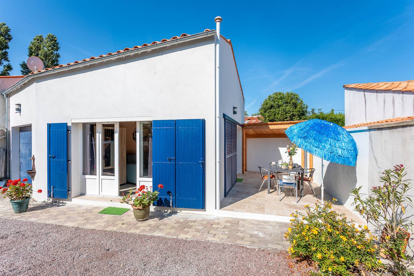 Appartement entier, 'Le Petit Appartement De Saint-Denis' avec terrasse privée, Wi-Fi et climatisation in Saint-Denis-d'Oléron, Côte de Beauté