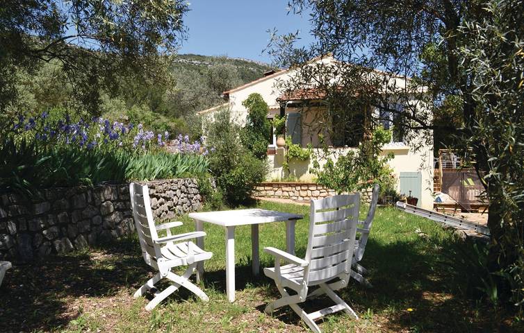 Appartement am Flussufer mit Pool, Terrasse und Parkplatz. in Solliès-Toucas, Mittelmeerküste (Frankreich)