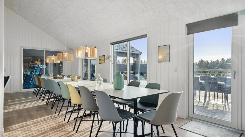 Luxus-Poolhaus in Ivenack für 24 Personen mit Außen-Spa in Ivenack, Mecklenburgische Seenplatte