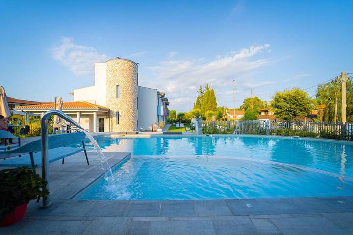 Appartamento per 2 persone, con Idromassaggio e Terrazza nonché Giardino e Piscina per bambini a Sabaudia