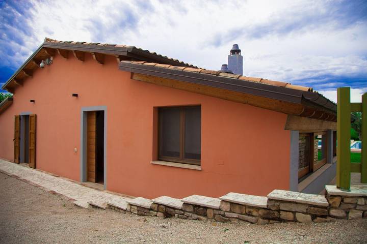 Casa vacanza per 4 persone, con giardino e terrazza, con animali domestici in Fossombrone