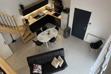 Gîte pour 5 personnes, avec terrasse ainsi que jardin et piscine à Beynost